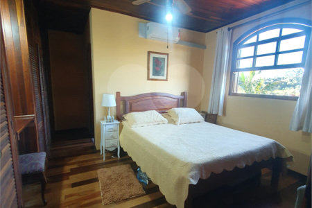 Casa à venda com 4 quartos, sendo 2 suítes,  no condomínio Vinhas da Vista Alegre - Lado Café, Vinhedo - SP