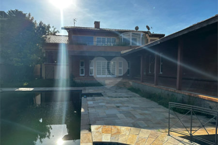 Casa à venda com 4 suítes em Vila Petrópolis, Atibaia, SP