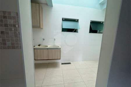 Sobrado à venda com 5 quartos, sendo 3 suítes, em Vila Nivi, São Paulo, SP