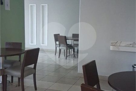 Apartamento à venda com 3 quartos, sendo 1 suíte, em Jardim Tupanci, Barueri, SP