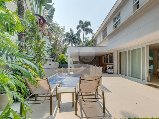 Casa à venda com 3 suítes no condomínio Residencial Canumã, São Paulo - SP