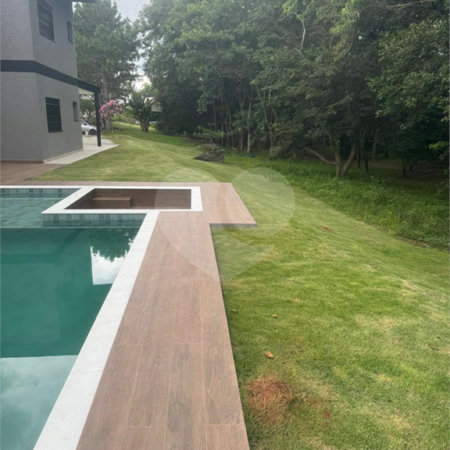 Casa à venda com 4 suítes no condomínio Figueira Garden, Atibaia - SP