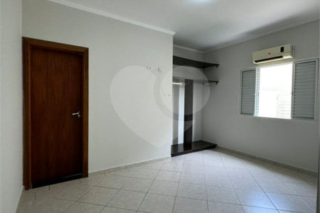 Casa à venda com 3 quartos, sendo 1 suíte, no condomínio Bella Vita, Atibaia - SP