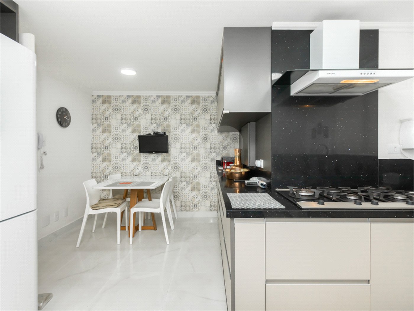 Apartamento à venda com 4 quartos, sendo 2 suítes, em Alto da Boa Vista, São Paulo, SP