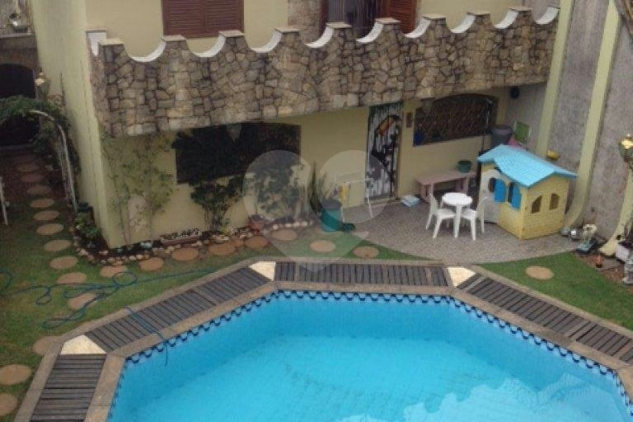 Casa à venda com 4 quartos, sendo 3 suítes, em Vila Paiva, São Paulo, SP