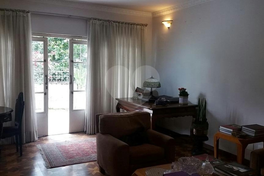 Casa à venda com 6 quartos, sendo 3 suítes, em Jardim São Bento, São Paulo, SP