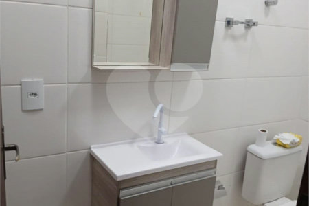 Casa de Vila à venda com 3 quartos, sendo 1 suíte, em Jardim Wanel Ville V, Sorocaba, SP