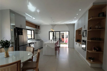 Casa à venda com 3 quartos, sendo 1 suíte, no condomínio Bosque dos Pires, Itatiba - SP