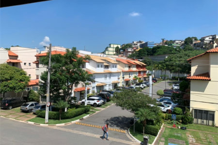 Casa à venda com 3 quartos, sendo 1 suíte, no condomínio Vila das Cores, São Paulo - SP