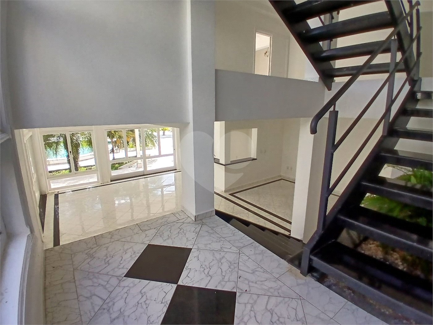 Casa à venda com 4 quartos, sendo 2 suítes, no condomínio Flamboyant, Atibaia - SP