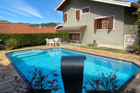 Casa à venda com 3 quartos, sendo 1 suíte, com vista deslumbrante em Recreio Maristela, Atibaia