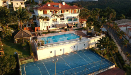 Casa à venda com 8 quartos, sendo 5 suítes,  no condomínio Gleba II, Mairiporã - SP