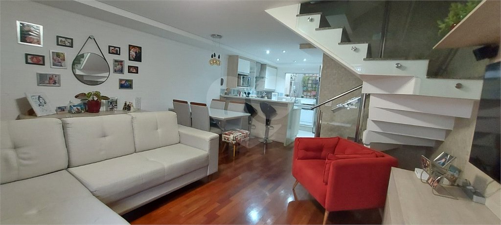 Casa à venda com 3 quartos, sendo 1 suíte, no condomínio Ville Resedá, São Paulo - SP