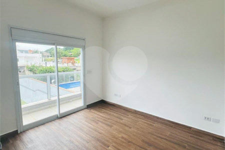 Casa à venda com 3 quartos, sendo 1 suíte, no condomínio Figueira Garden, Atibaia - SP