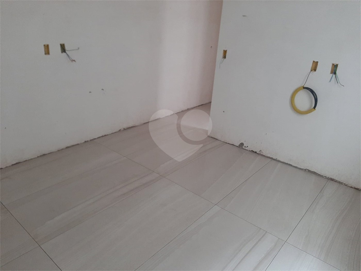 Casa à venda com 2 quartos, sendo 1 suíte, em Bosque dos Eucaliptos, São José dos Campos, SP