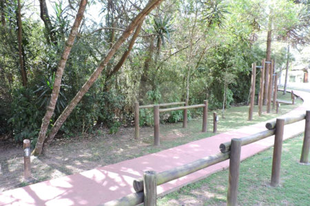 Casa à venda com 4 quartos, sendo 2 suítes,  no condomínio Granja Vianna II, Cotia - SP