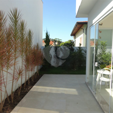 Casa à venda com 3 quartos, sendo 2 suítes, no condomínio Águas da Serra, Valinhos - SP