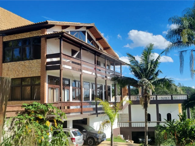 Casa à venda com 7 quartos, sendo 4 suítes,  no condomínio Residencial Ypeville, Mairiporã - SP