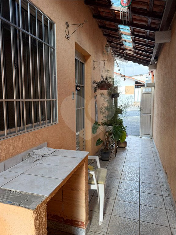 Casa à venda com 2 quartos no condomínio Residencial Bari, Itaquaquecetuba - SP
