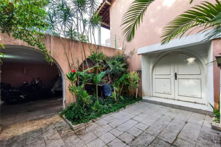 Sobrado à venda com 4 quartos, sendo 2 suítes, em Jardim Morumbi, São Paulo, SP