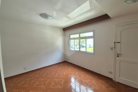 Casa à venda com 3 quartos, sendo 2 suítes, no condomínio Quintas Marajoara, São Paulo - SP