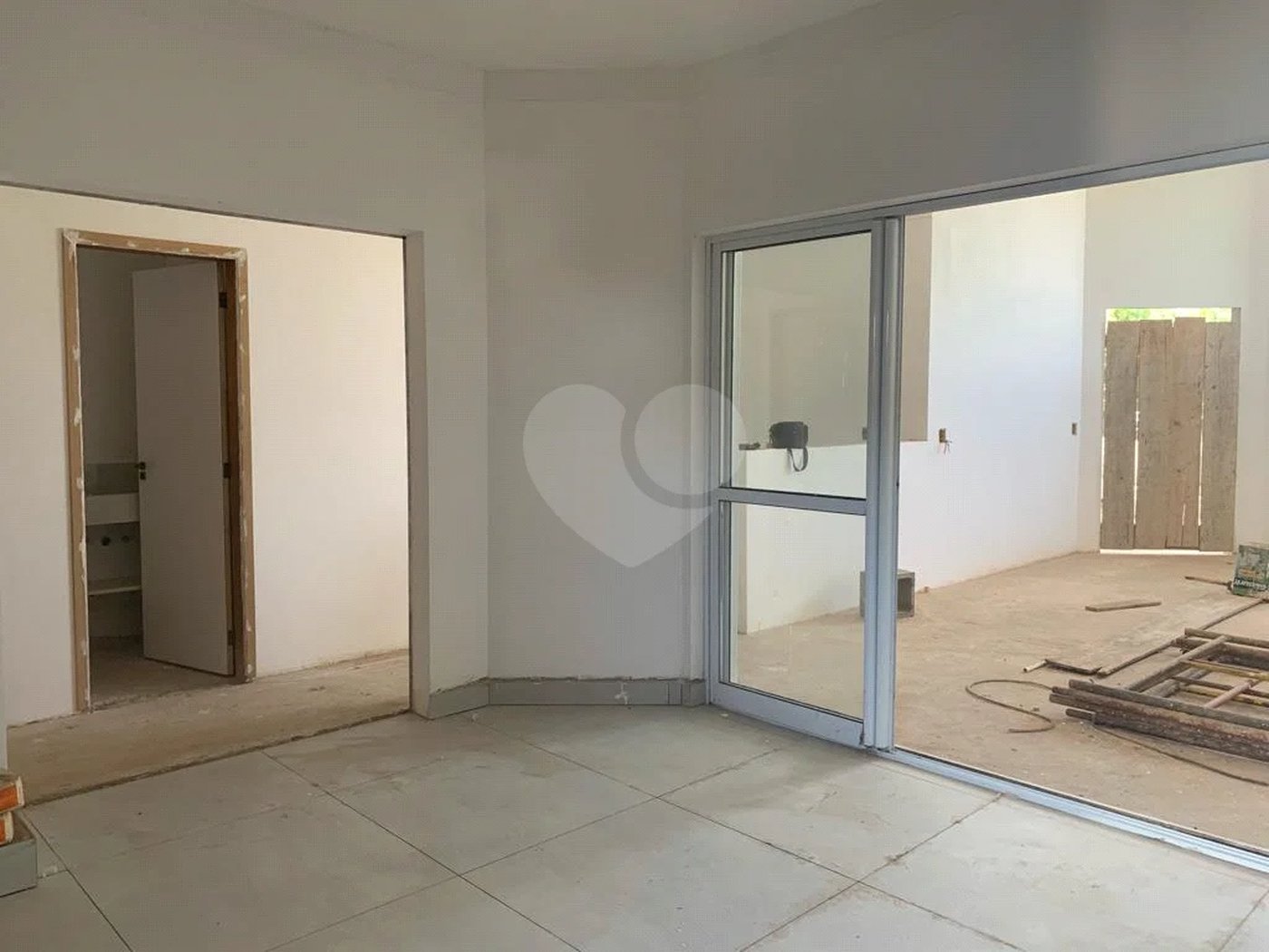 Casa à venda com 3 quartos, sendo 1 suíte,  em Parque Olívio Franceschini, Hortolândia, SP