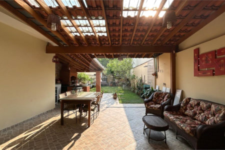 Casa à venda com 3 quartos, sendo 1 suíte, no condomínio Marcia Miyashiro, São Paulo - SP