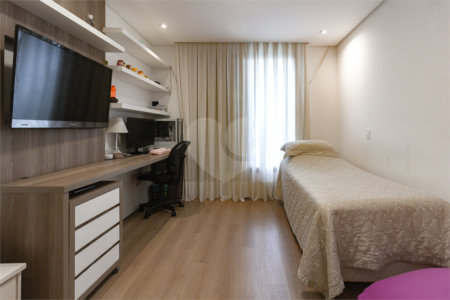 Apartamento à venda com 4 quartos, sendo 2 suítes,  em Jardim Parque Morumbi, São Paulo, SP