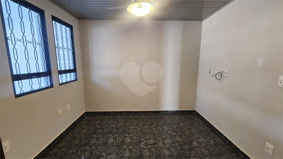 Casa à venda com 3 quartos em Vila Ramaciotti, Valinhos, SP