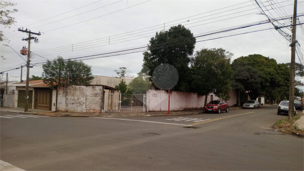 Terreno já cimentado a venda no Jockey Club