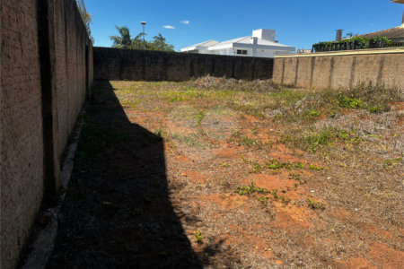 Terreno com 586,00 m² á Venda.