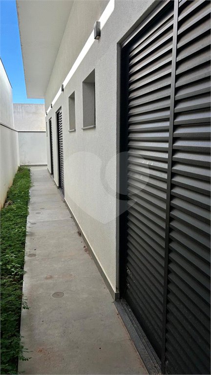 Casa à venda com 4 quartos, sendo 3 suítes, no condomínio Residencial Mont'alcino, Valinhos - SP