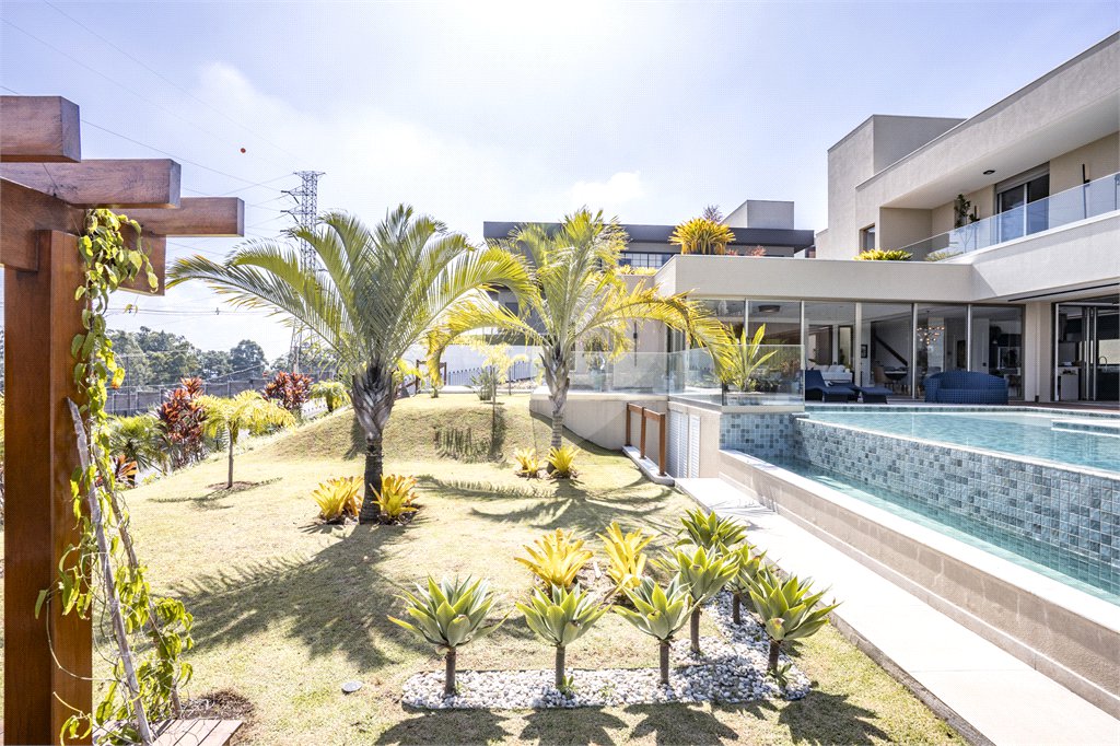 Casa à venda com 4 suítes no condomínio Campo de Toscana, Vinhedo - SP