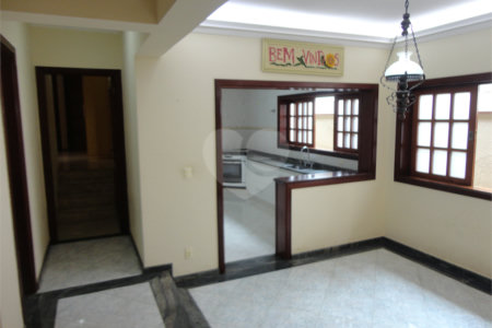 Casa à venda com 3 quartos, sendo 1 suíte, em Santa Marina, Valinhos, SP