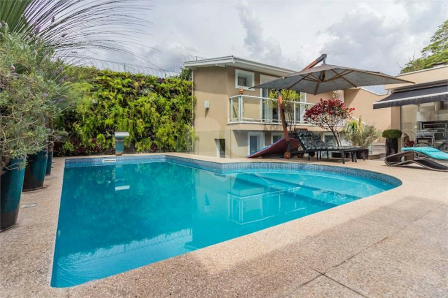 Casa à venda com 4 suítes em Horto, São Paulo, SP