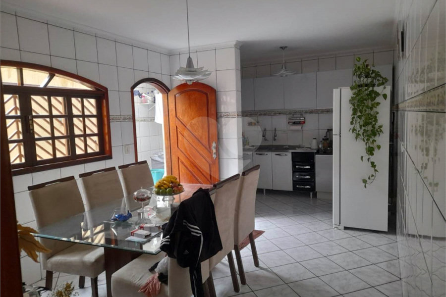 Sobrado à venda com 3 quartos no Brasilândia, São Paulo, SP