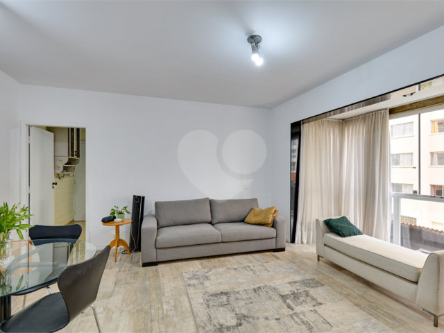 Apartamento à venda com 3 quartos, sendo 1 suíte,  em Vila Olímpia, São Paulo, SP