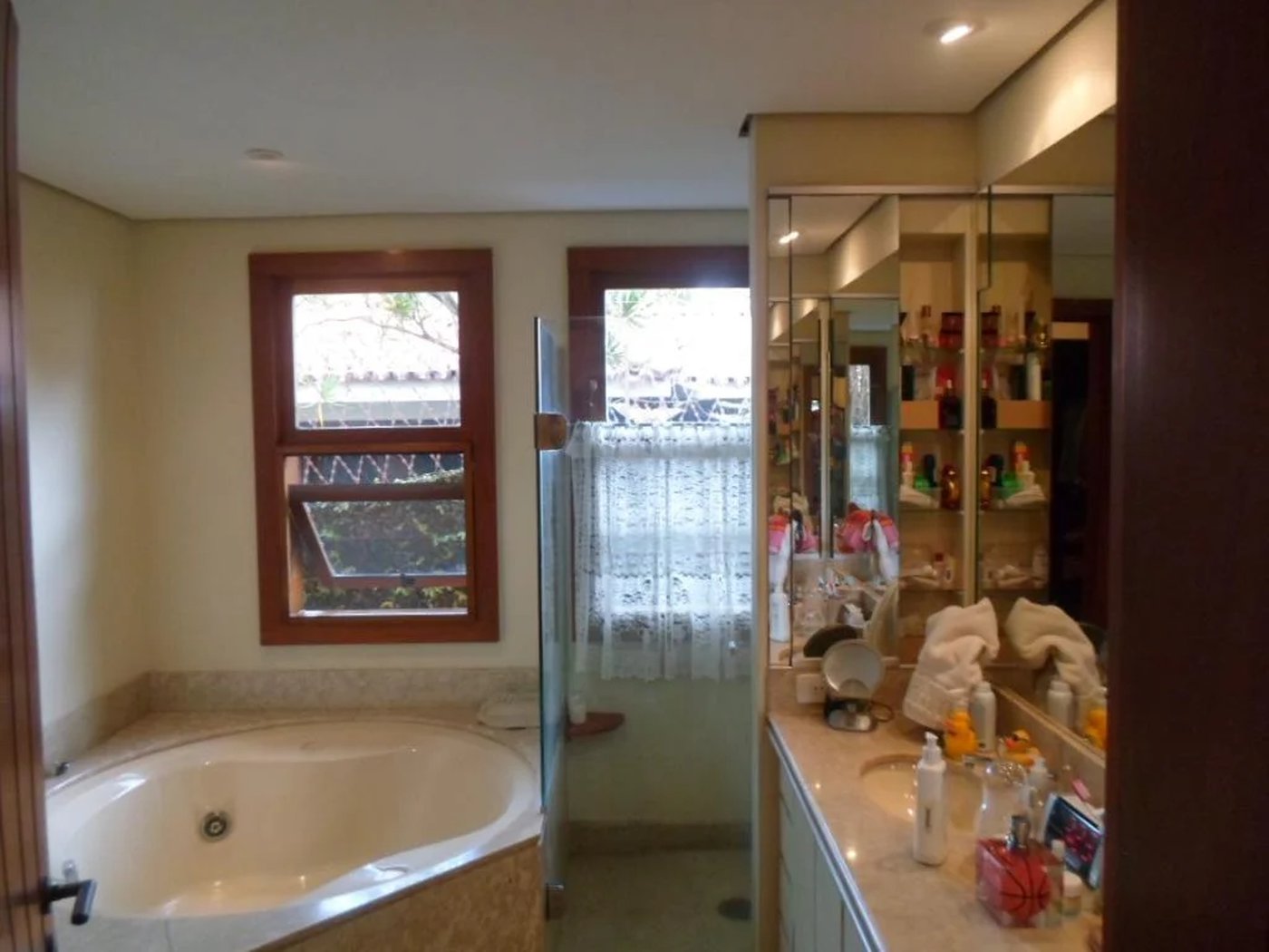 Sobrado à venda com 5 quartos, sendo 3 suítes,  em Fazenda Morumbi, São Paulo, SP