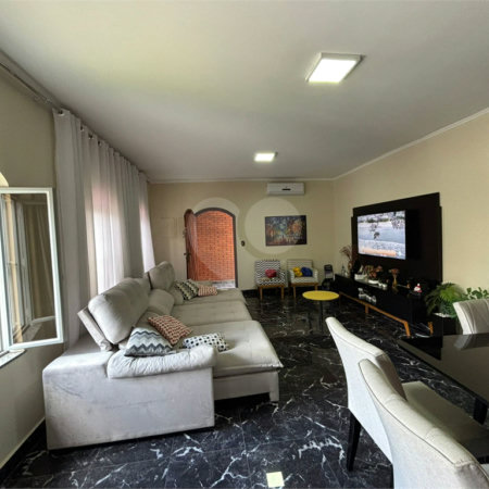 Casa à venda com 3 quartos, sendo 1 suíte,  em Vila Nivi, São Paulo, SP