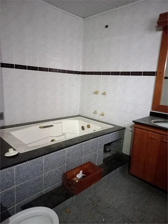 Sobrado à venda com 3 quartos, sendo 1 suíte, em Vila Lageado, São Paulo, SP