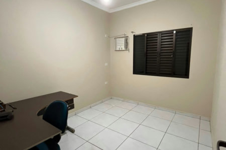 Casa à venda ou para alugar com 3 quartos, sendo 1 suíte,  em Jardim dos Ipes, Três Lagoas, MS