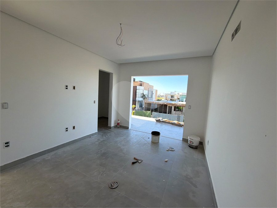 Casa em condomínio à venda com 4 quartos, sendo 3 suítes, em Ogiva, Cabo Frio, RJ