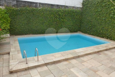 Casa Térrea à venda com 3 quartos, sendo 1 suíte, em Caxingui, São Paulo, SP