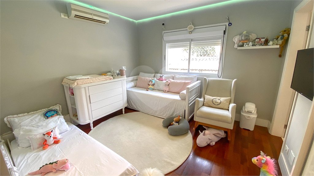 Casa à venda com 4 quartos, sendo 3 suítes, no condomínio Brisa Verde, São Paulo - SP