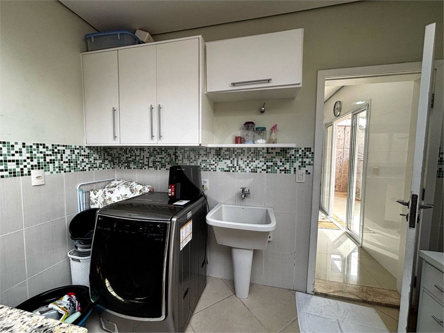 Casa à venda com 4 quartos, sendo 3 suítes,  em Vila Oliveira, Mogi das Cruzes, SP