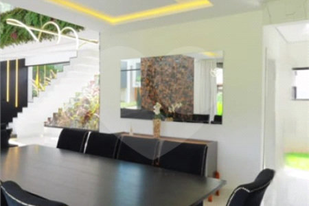 Casa à venda com 4 suítes no condomínio Figueira Garden, Atibaia - SP