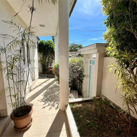 Casa à venda com 3 quartos, sendo 2 suítes, no condomínio Laura Serra, Rio de Janeiro - RJ