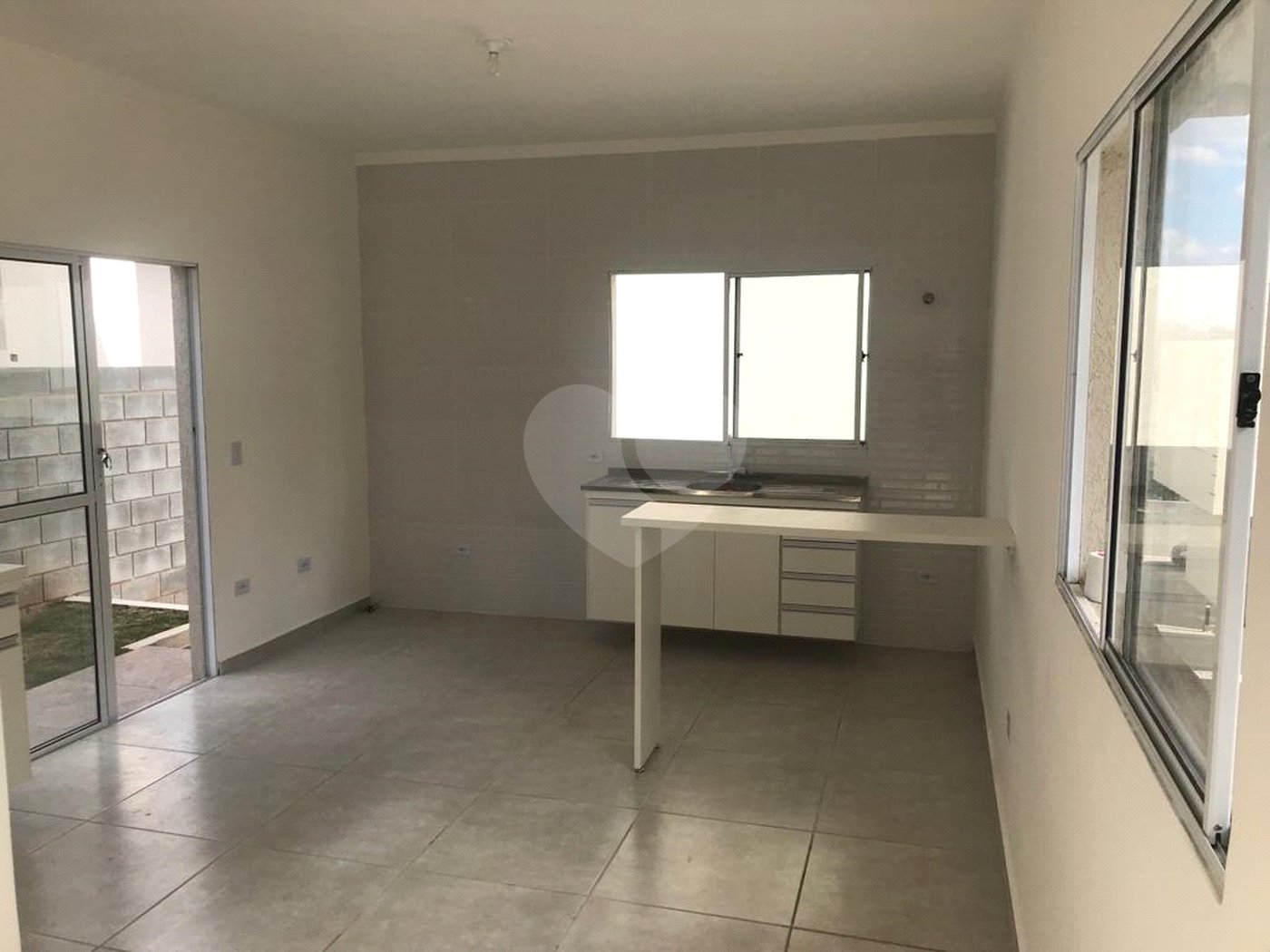 Casa de Vila à venda com 2 quartos em Jardim São Felipe, Atibaia, SP