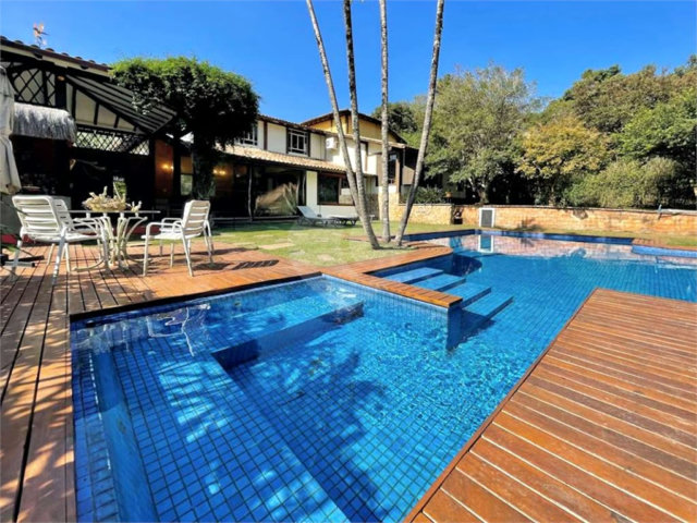 Casa à venda com 4 suítes no condomínio Jardim Mediterrâneo, Cotia - SP