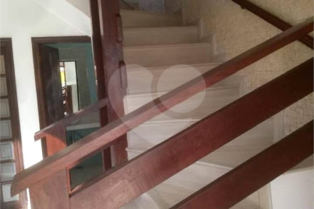 Casa à venda com 4 quartos, sendo 1 suíte,  em Vila Suissa, Mogi das Cruzes, SP